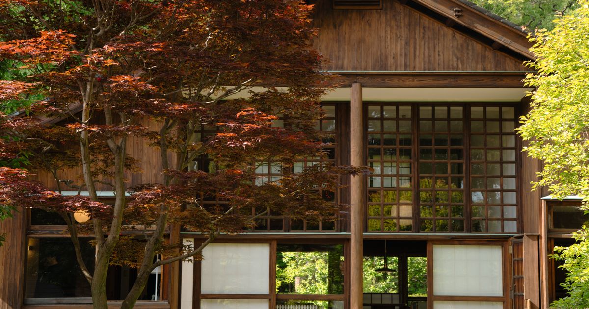木造の日本家屋ともみじの木(イメージ)