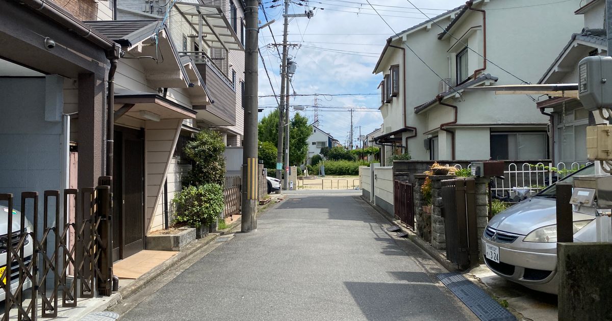 静かな住宅街の路地(イメージ)